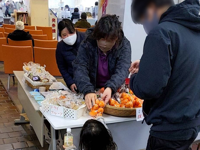 【活動報告】ドライフルーツと新鮮野菜と新米を販売しました。