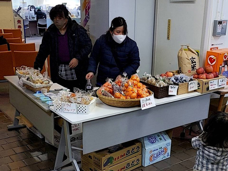 【活動報告】ドライフルーツと新鮮野菜と新米を販売しました。01