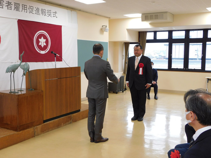 松本市障がい者雇用促進報奨式で松本市から感謝状を授与されました01